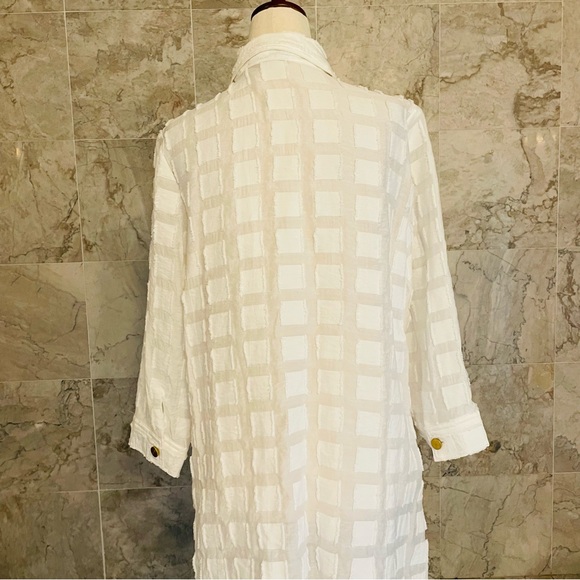 Chico’s Travelers Geometric Button Up Shirt - Picture 6 of 9